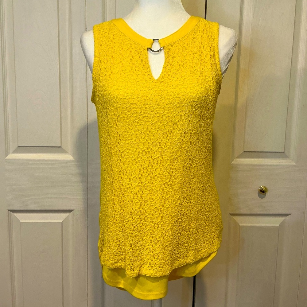 🩷 Eve & Maddie Yellow Lace Front Sleeveless Top Shirt Blouse -  Medium (00999)